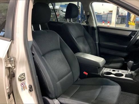 Used 2017 Subaru Outback 2.5i Premium AWD/4WD image 7