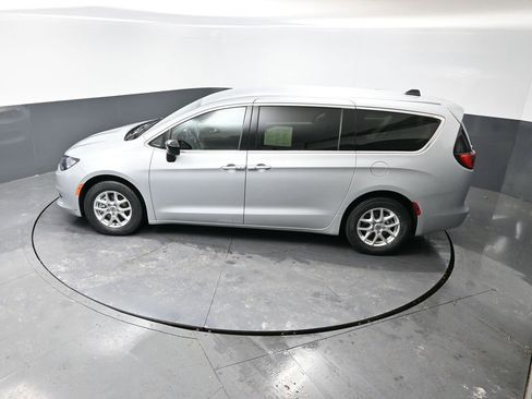 Used 2024 Chrysler Voyager LX image 44