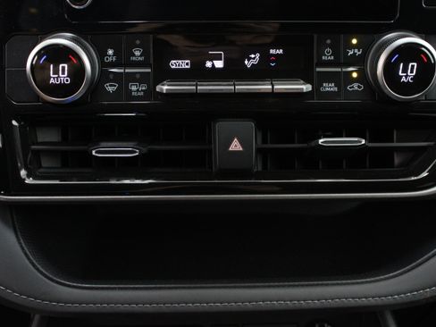Used 2025 Toyota Highlander LE AWD/4WD image 20