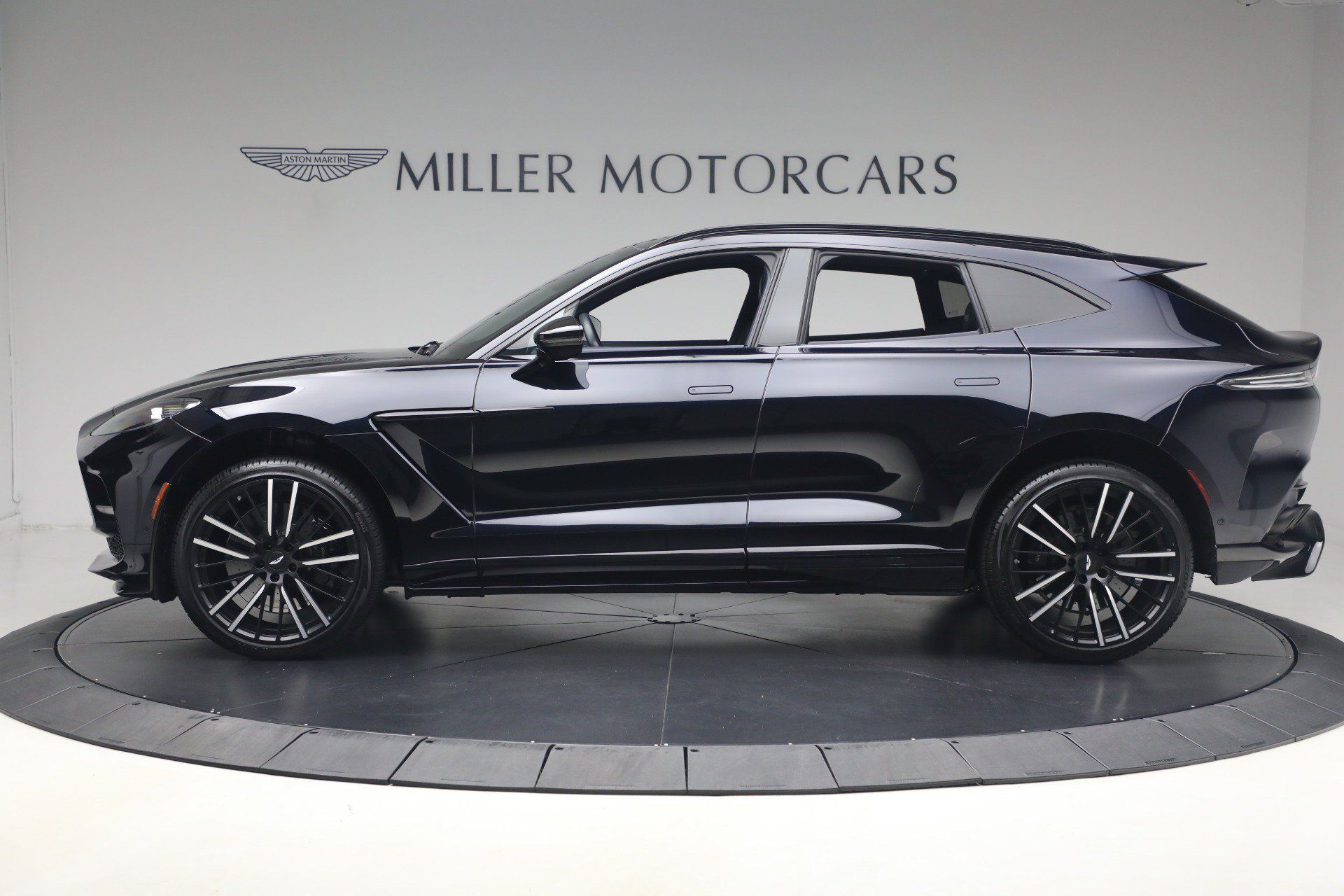 Used 2025 Aston Martin DBX 707 AWD/4WD image 3