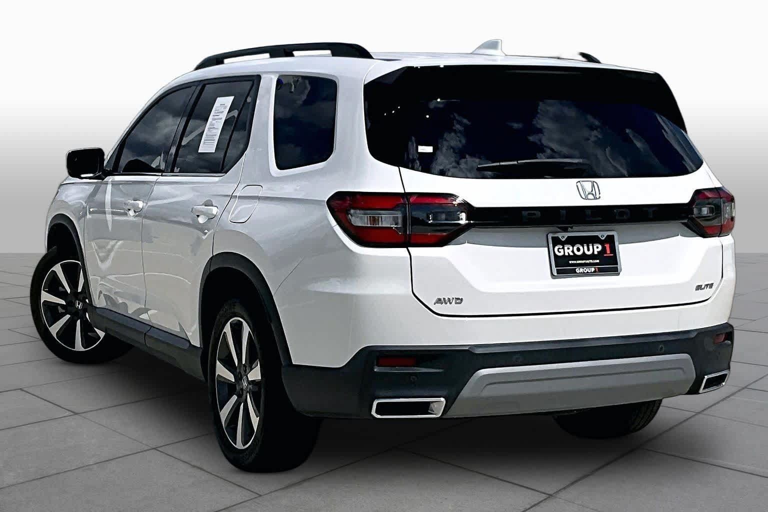 Used 2023 Honda Pilot Elite image 11