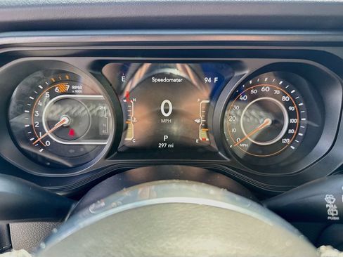 Used 2026 Jeep Wrangler Unlimited Sahara AWD/4WD image 12