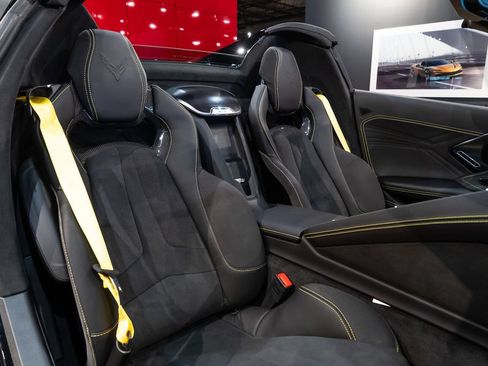 Used 2025 Chevrolet Corvette Z06 w/ Stealth Interior Trim Package RWD image 41