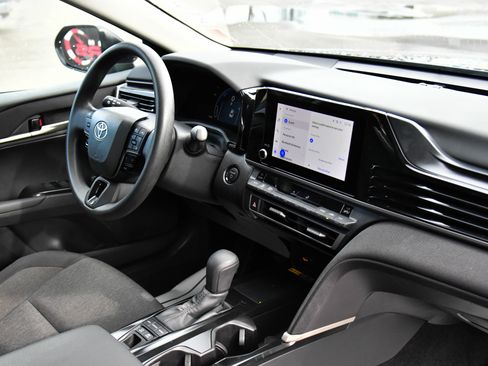 Used 2025 Toyota Camry LE image 41