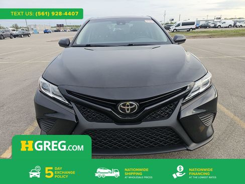 Used 2020 Toyota Camry SE FWD image 1