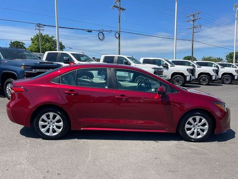 Used 2025 Toyota Corolla LE image 6