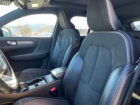 Used 2019 Volvo XC40 T5 R-Design image 9