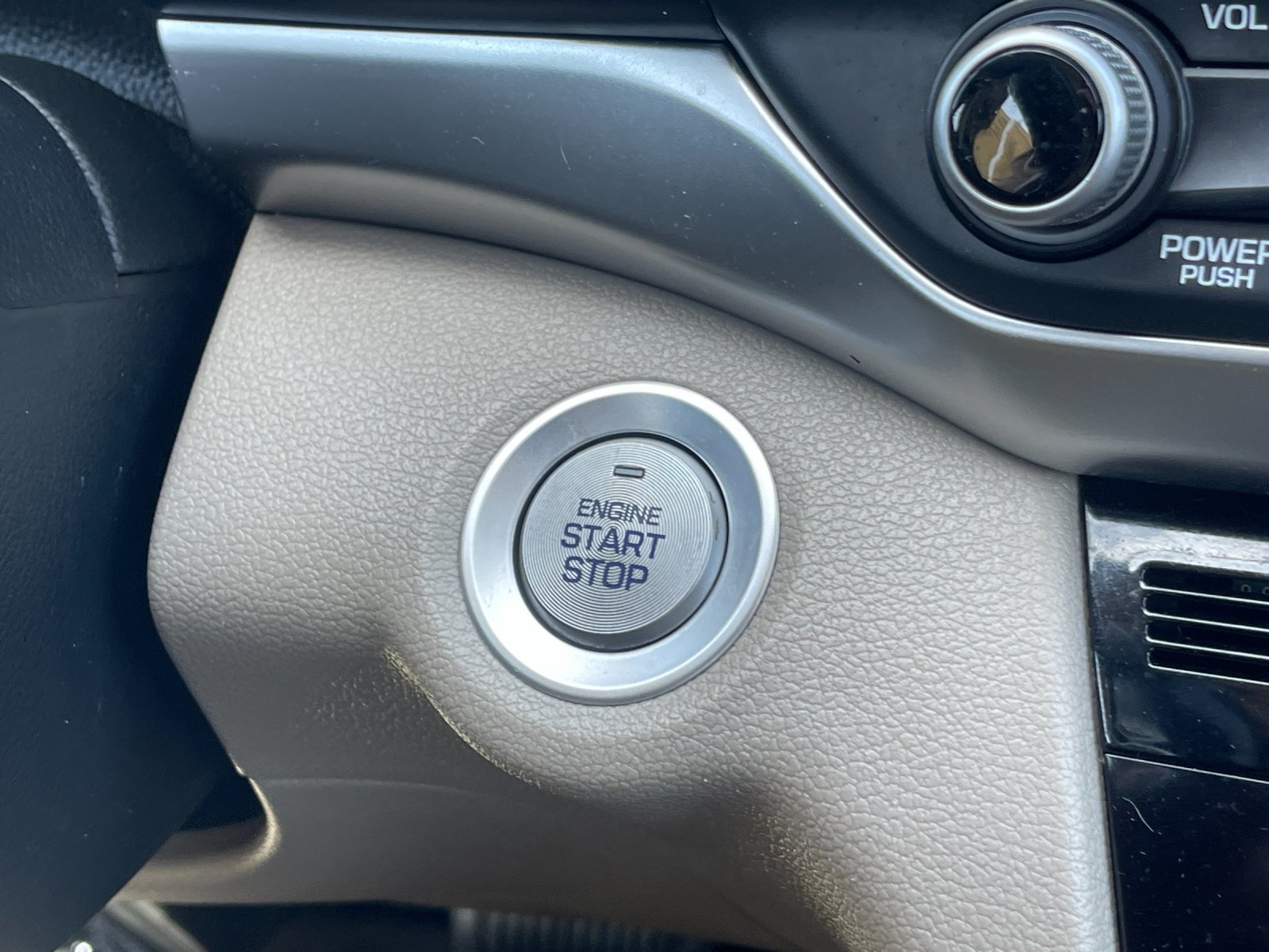 Used 2020 Hyundai Elantra Value Edition FWD image 24