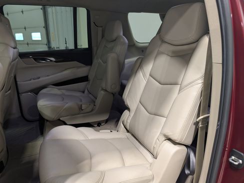 Used 2020 Cadillac Escalade ESV Luxury AWD/4WD image 17