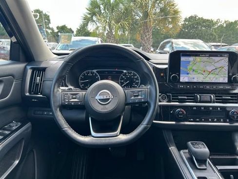 Used 2024 Nissan Pathfinder SL w/ Black Appearance Package AWD/4WD image 24