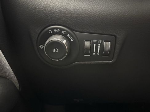 Used 2023 Jeep Compass Latitude image 26