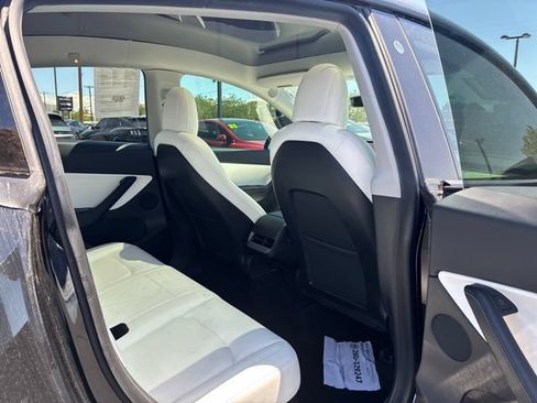 Used 2021 Tesla Model Y Long Range AWD/4WD image 22