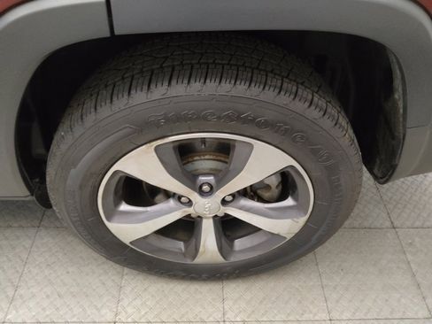 Used 2019 Jeep Cherokee Limited AWD/4WD image 31