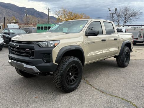 Used 2024 Chevrolet Colorado Trail Boss w/ Technology Package image 2