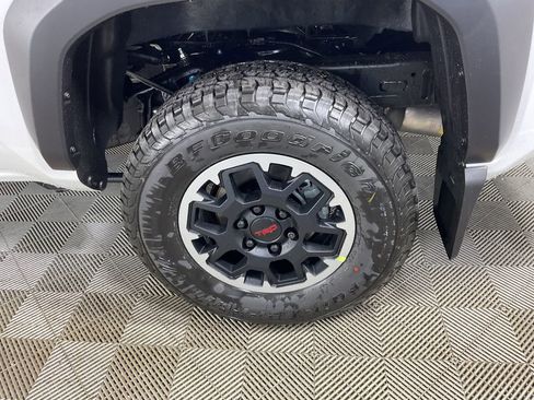 New 2025 Toyota Tacoma TRD Off-Road image 5