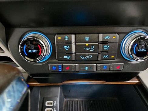 Used 2019 Ford F150 Lariat w/ Equipment Group 502A Luxury image 22