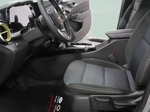 New 2026 Chevrolet Trax LT w/ Driver Confidence Package FWD image 19