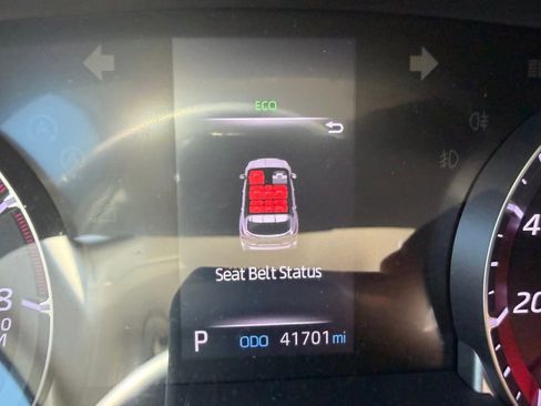 Used 2020 Toyota Highlander LE image 29