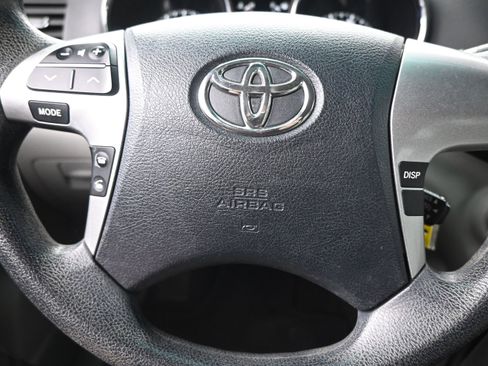 Used 2013 Toyota Highlander Plus FWD image 27