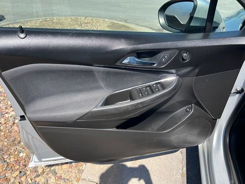 Used 2018 Chevrolet Cruze LT FWD image 16