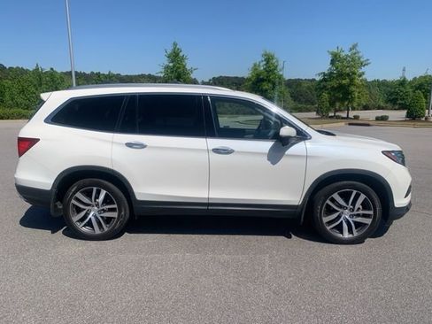 Used 2018 Honda Pilot Touring image 4