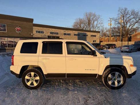 Used 2014 Jeep Patriot Latitude w/ Sun/Sound Group image 7