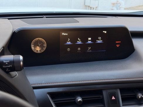 Certified 2022 Lexus UX 200 image 16