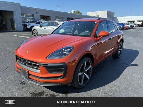 Used 2023 Porsche Macan AWD/4WD image 1