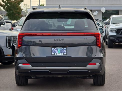 Used 2026 Kia Carnival SX Prestige FWD image 5