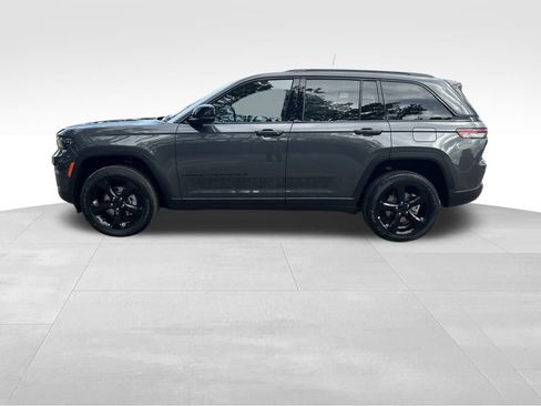 New 2025 Jeep Grand Cherokee Altitude image 3