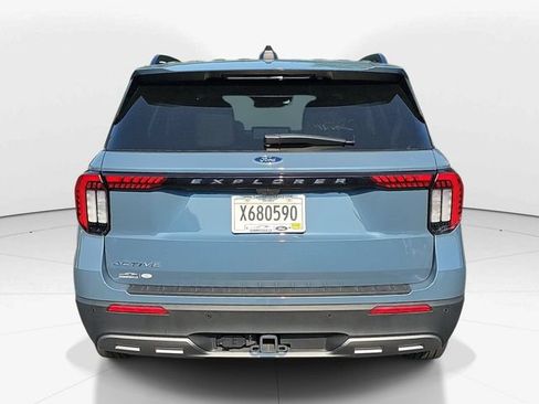 Used 2025 Ford Explorer Active w/ Active Comfort Package RWD image 4