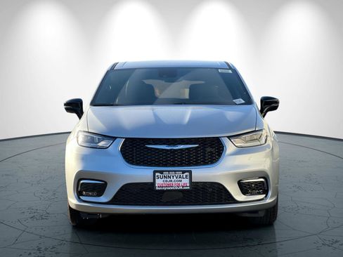 New 2026 Chrysler Pacifica Select image 9