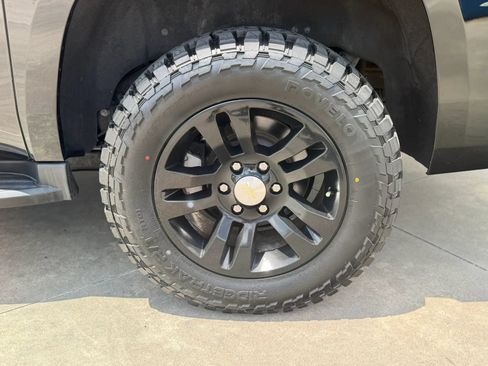 Used 2020 Chevrolet Suburban LT RWD image 13