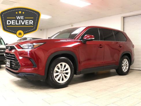 Used 2024 Toyota Grand Highlander AWD image 2