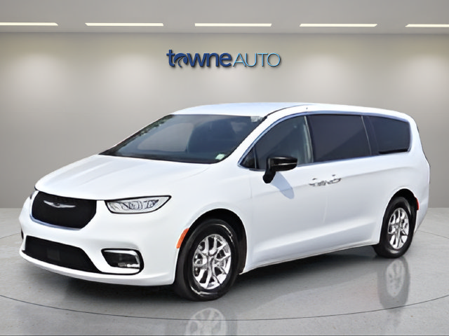 Used 2025 Chrysler Pacifica Select FWD image 3