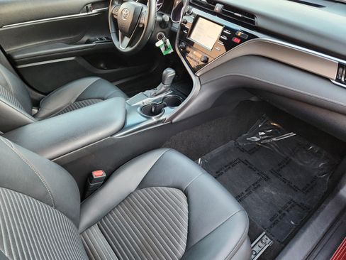 Used 2018 Toyota Camry SE FWD image 9