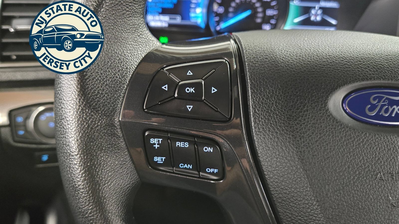 Used 2019 Ford Explorer XLT w/ Equipment Group 202A AWD/4WD image 18