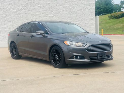 Used 2015 Ford Fusion SE w/ Equipment Group 202A image 9