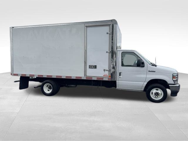 Used 2023 Ford E-450 and Econoline 450 Super Duty w/ Power Windows & Locks Group RWD image 2