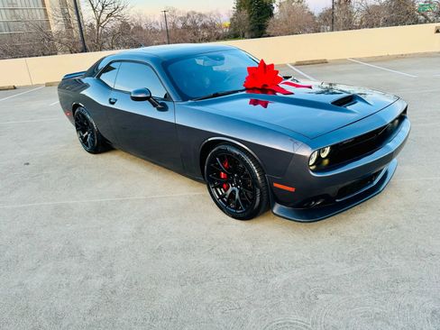 Used 2016 Dodge Challenger SRT w/ Technology Group image 7
