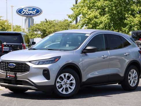 Used 2023 Ford Escape Active FWD image 2