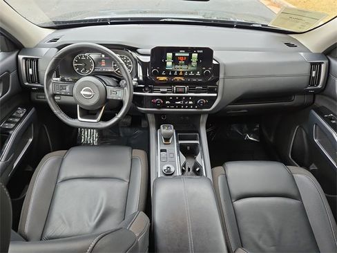 Certified 2025 Nissan Pathfinder SL image 12