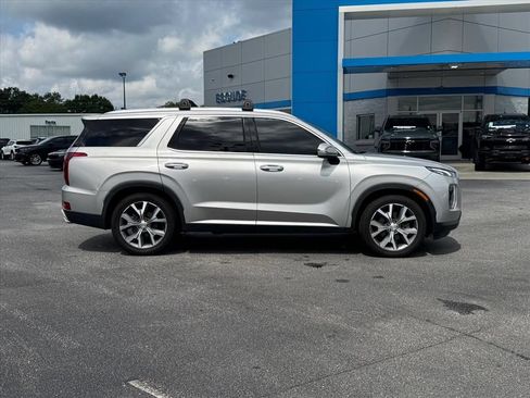 Used 2022 Hyundai Palisade SEL w/ Premium Package FWD image 2