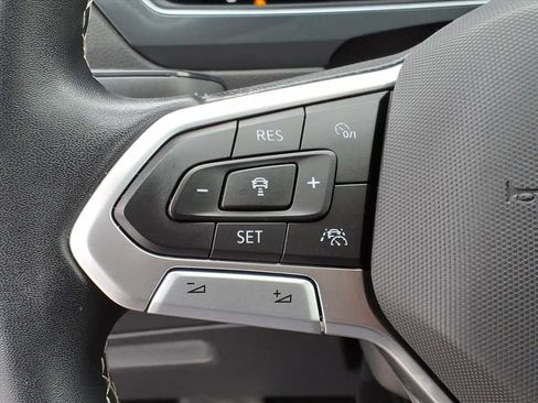 Used 2022 Volkswagen Tiguan SE w/ Panoramic Sunroof Package image 22