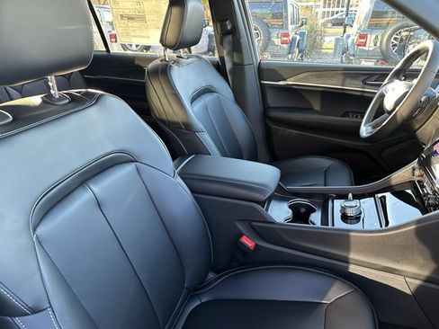 New 2025 Jeep Grand Cherokee L Limited image 15