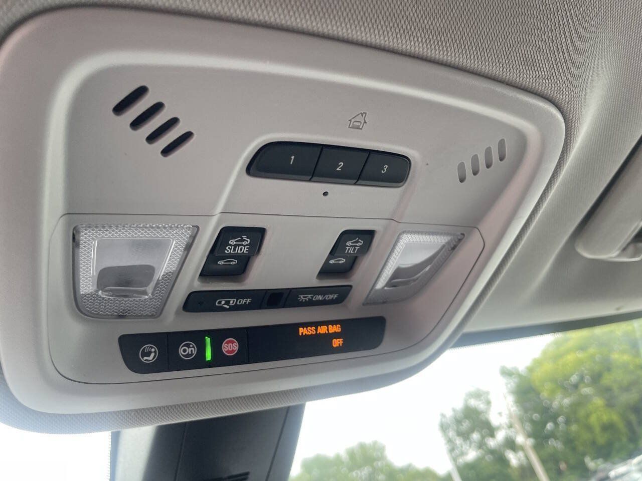 Used 2019 Chevrolet Traverse LT w/ LT Premium Package AWD/4WD image 17