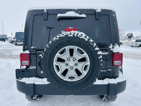 Used 2018 Jeep Wrangler Unlimited Rubicon w/ Cold Weather Group image 30