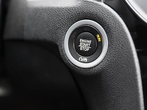 Used 2022 Chrysler 300 S image 30