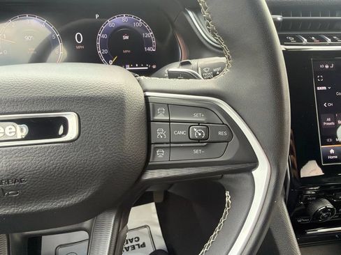 Used 2023 Jeep Grand Cherokee Altitude AWD/4WD image 15