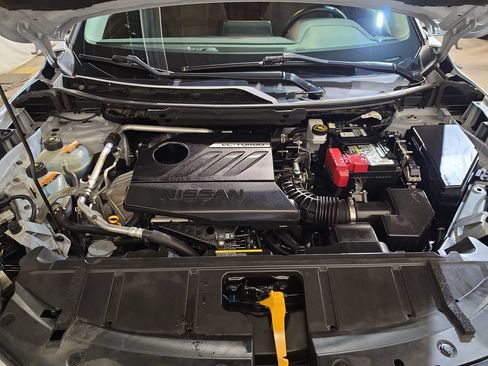Used 2024 Nissan Rogue SV FWD image 17